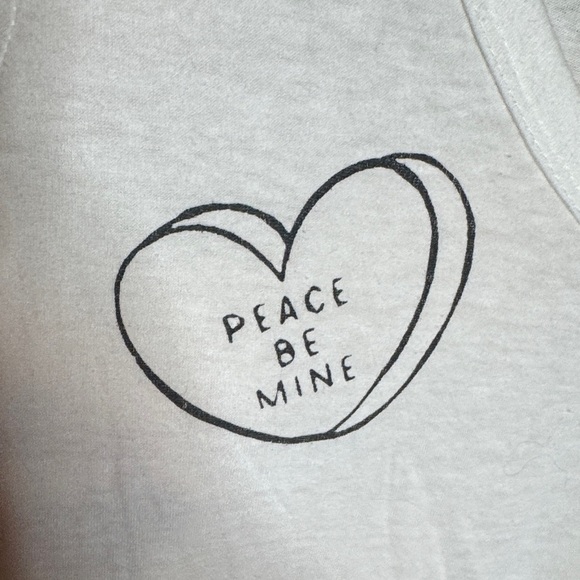 Fetch & Co White V-Neck T-Shirt Heart Graphic Peace Be Mine Size XS Oversized - Picture 4 of 5